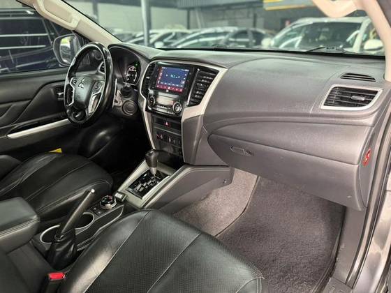 MITSUBISHI L200 TRITON 2.4 16V TURBO DIESEL SPORT HPE-S CD 4P 4X4 AUTOMÁTICO